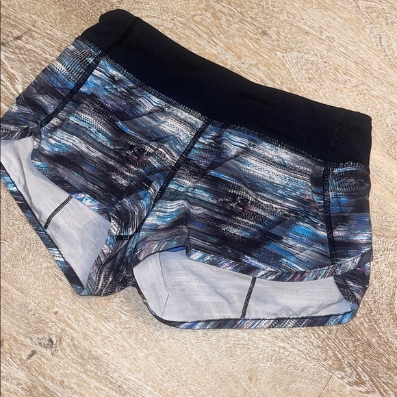 Ivivva Shorts size 10 - Picture 1 of 3